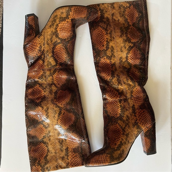 White Mountain Knee High Boots Snake Print Size 6 1/2 - Picture 11 of 16